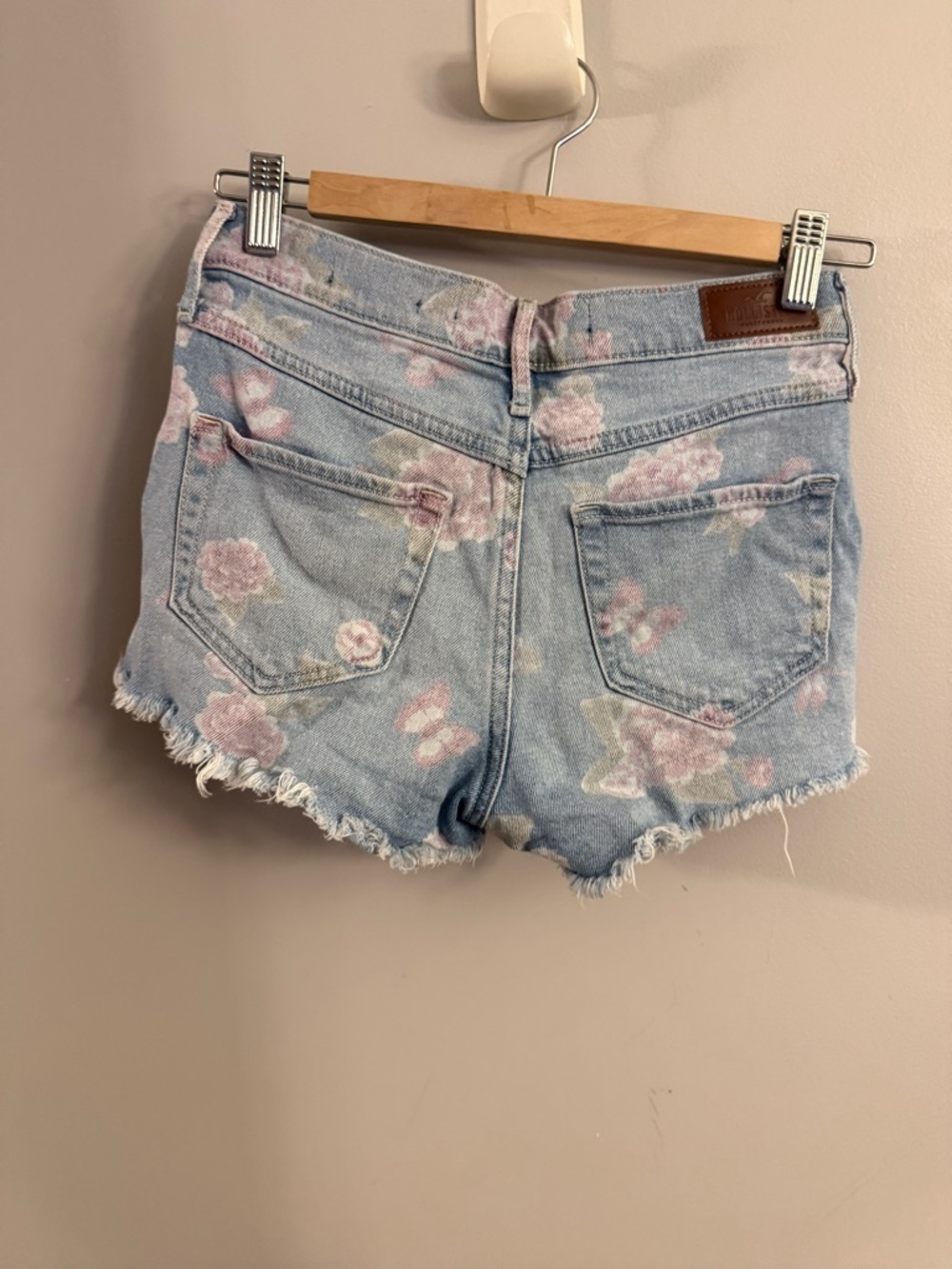 Hollister Floral Distressed Denim Shorts High Rise Short Short W25 Festival - Picture 2 of 6